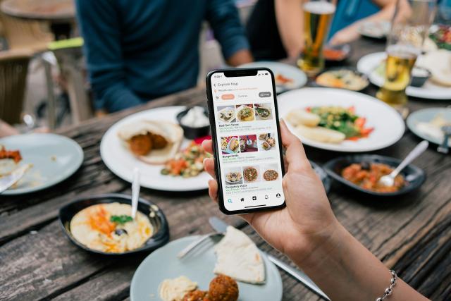 How Food Delivery Apps Are Reshaping Urban Lifestyles