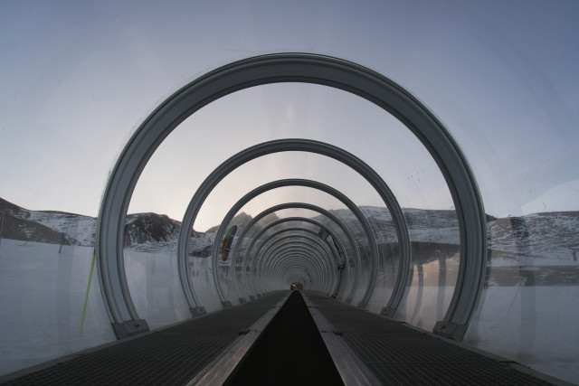 Hyperloop Technology: Revolutionizing Long-Distance Urban Travel