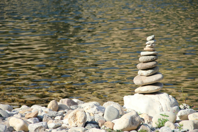 Natural Stone vs Engineered Stone: Sustainability Compared