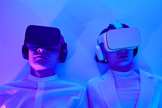 The Metaverse and Urbanization: Virtual Cities vs. Physical Spaces