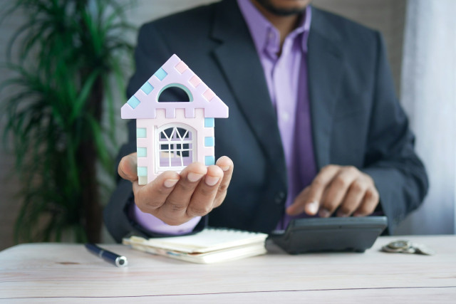 REIT vs Direct Property Investment: Which is better for you in 2025?