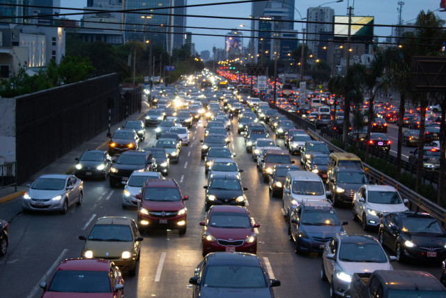 How to Reduce Traffic Congestion in Fast-Growing Cities